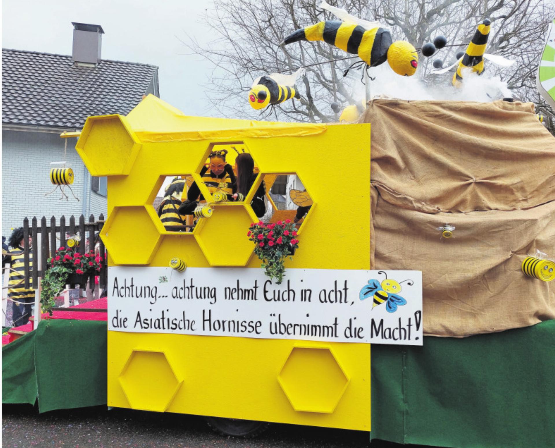 Fasnachtsumzug mit Rekordbeteiligung - Das Bild wird blockiert. – Möglicherweise durch einen aktiven Adblocker.