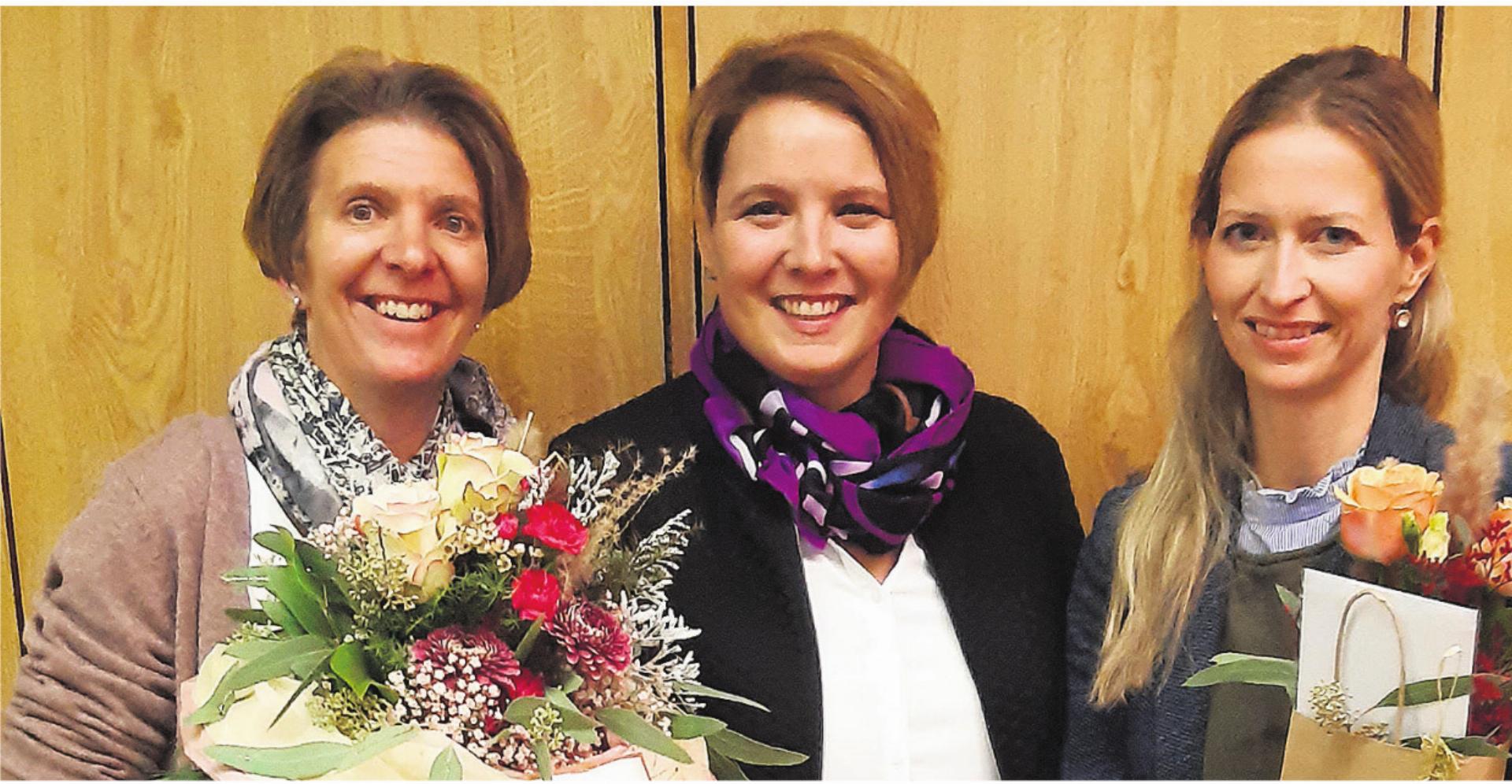 Yvonne Furrer abtretende Aktuarin, Karin Birrer Kirchenpflegepräsidentin, Daria Jonjic neue Aktuarin (von links). Foto: zVg