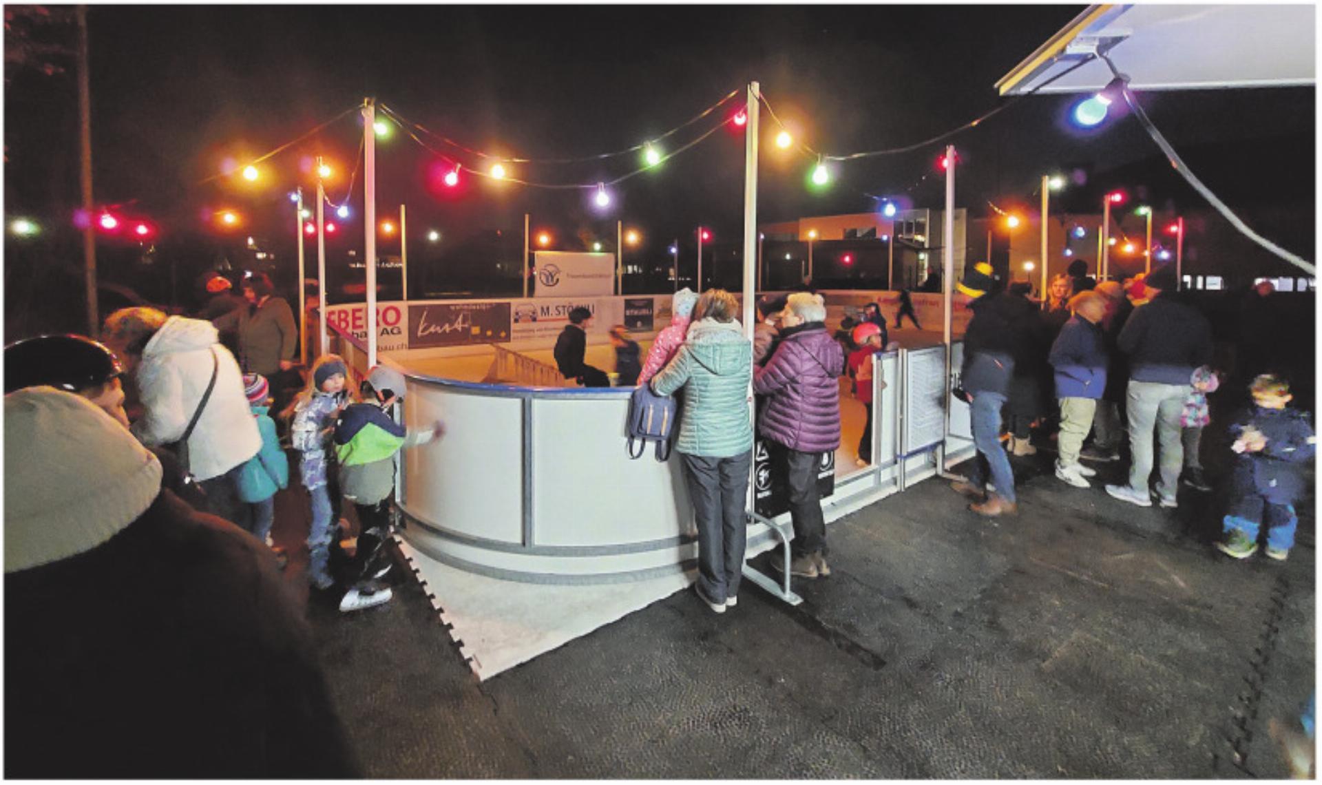 Eröffnung der Adventsfenster in Dietwil - Das Bild wird blockiert. – Möglicherweise durch einen aktiven Adblocker.