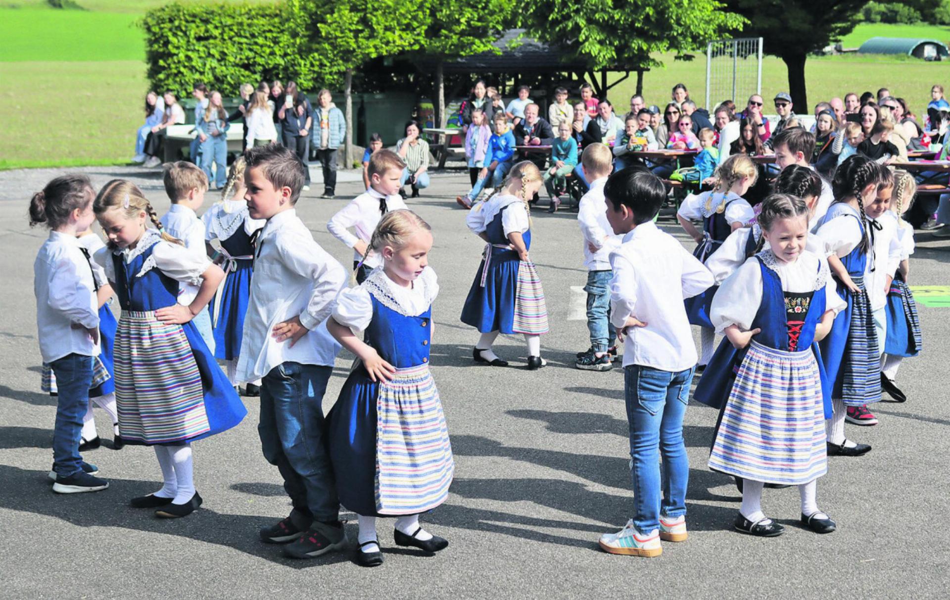 Schule Abtwil serviert Schweiz zum Zmorge