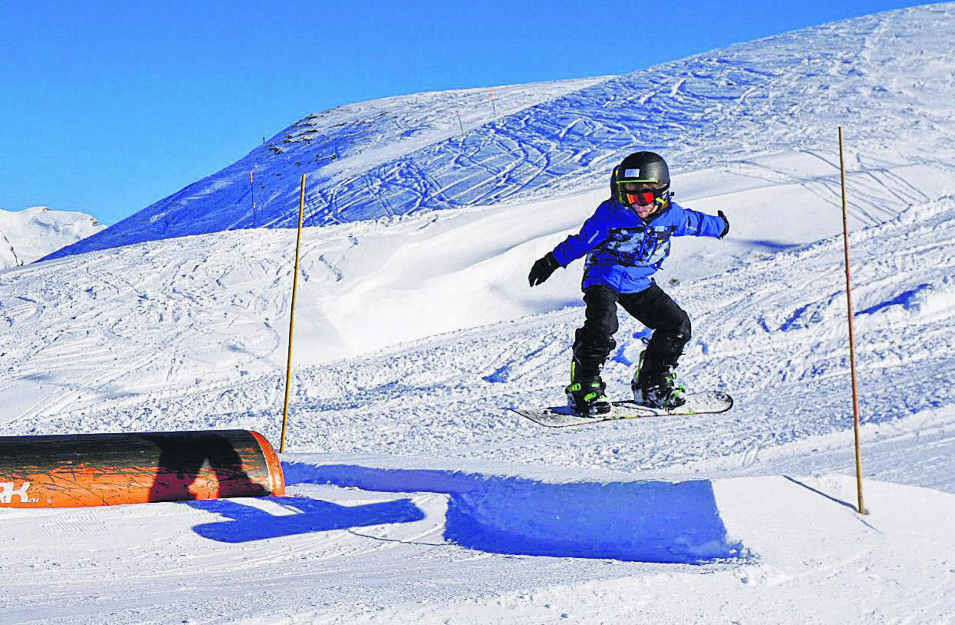 Kinder erobern die Pisten: Ski- und Snowboardschule auf Melchsee-Frutt