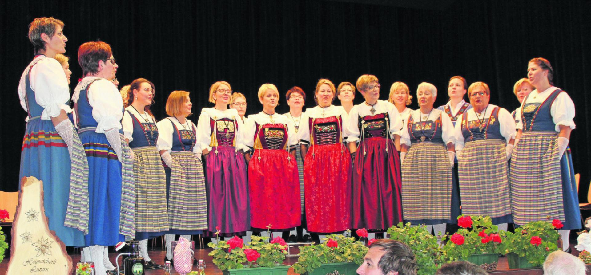 Das Heimatchörli Luzern begeisterte mit seinen Liedern. Fotos: rah