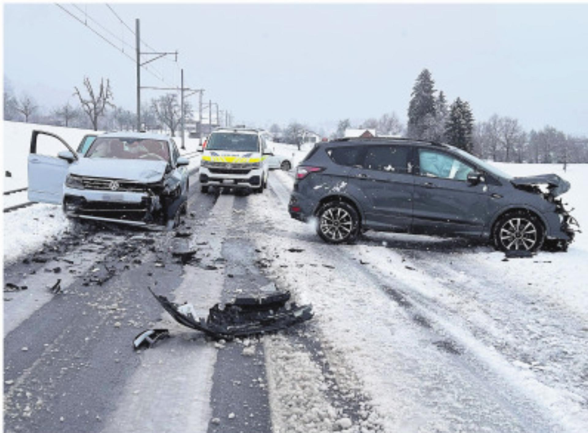 Aargau: Zahlreiche Unfälle wegen Schneefall - Das Bild wird blockiert. – Möglicherweise durch einen aktiven Adblocker.