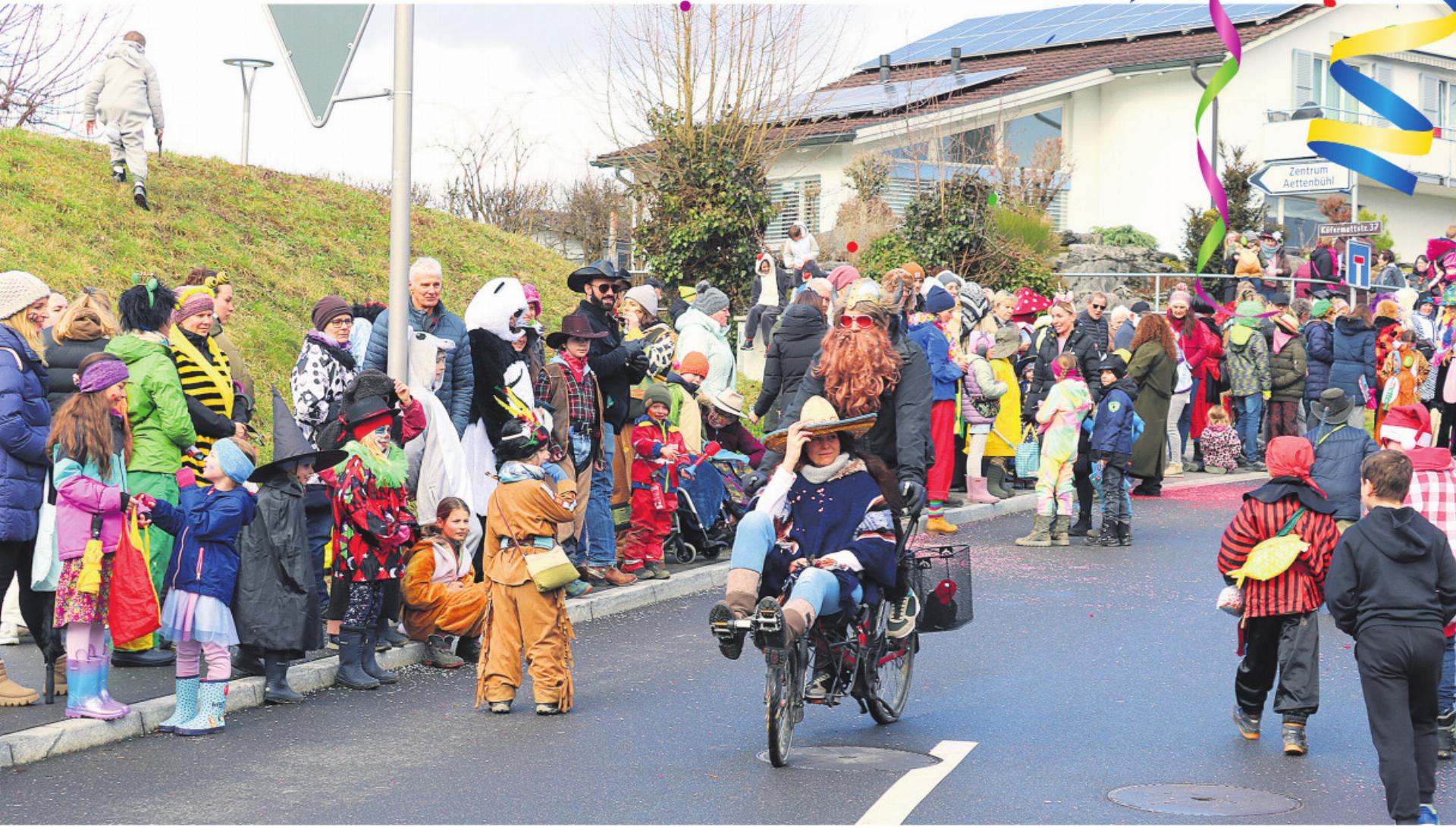 Kifasi-Umzug – das ganze Dorf feiert Fasnacht - Das Bild wird blockiert. – Möglicherweise durch einen aktiven Adblocker.