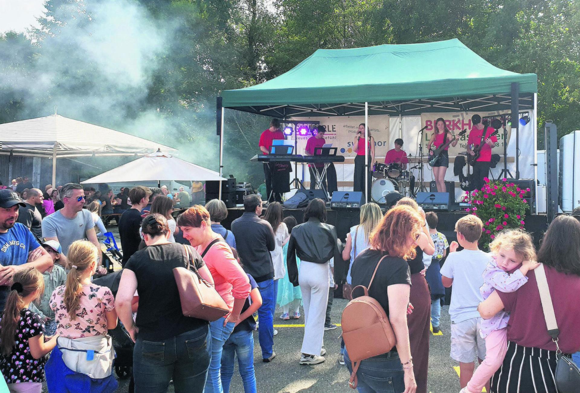Die Band von links: Juri, David, Anja, Silvan, Sophie und Tim. Foto: zVg