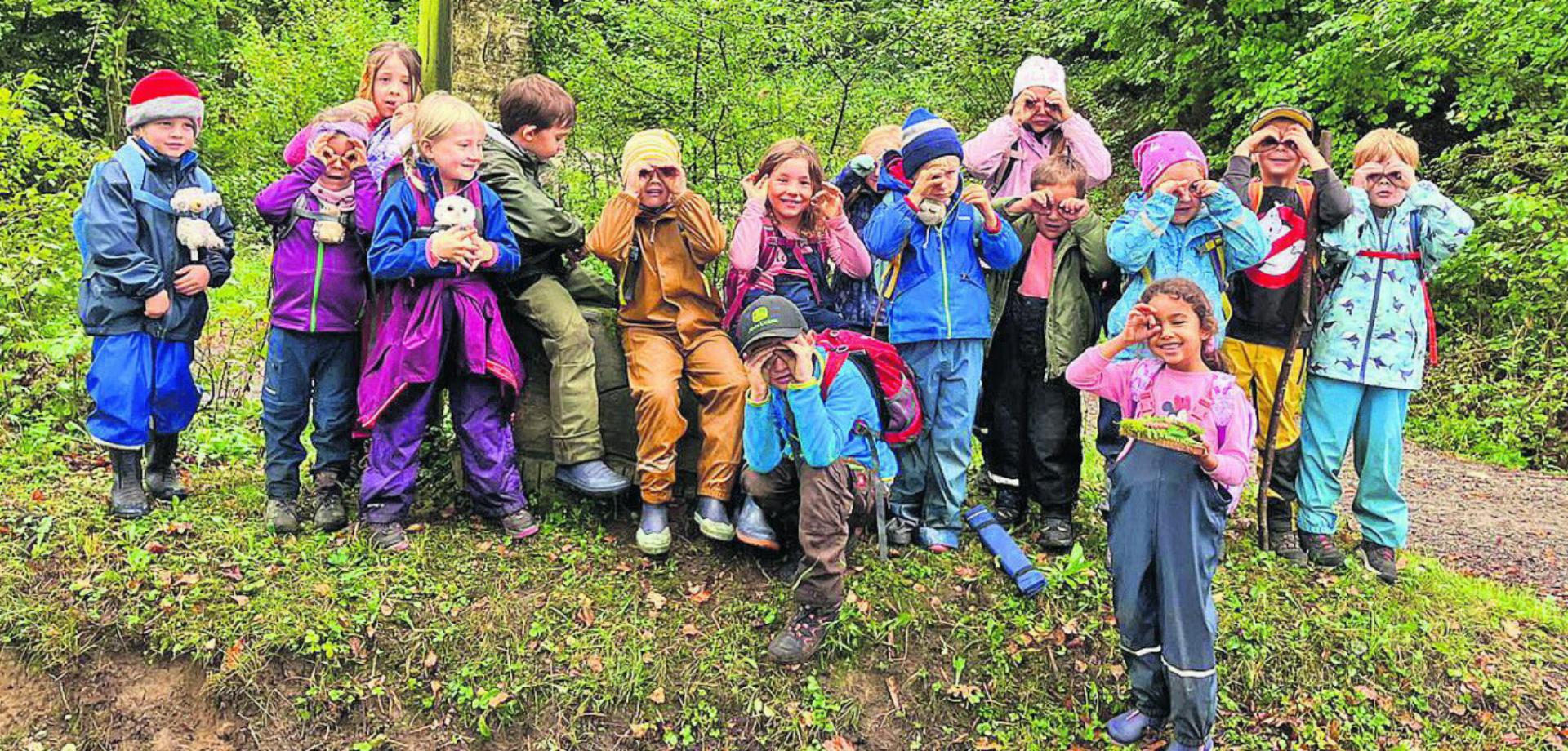 Die Kinder trafen sich im Wald zum Motto «Hexen». Sie halfen Fluppi, einen Zaubertrank zu brauen. Foto: zVg