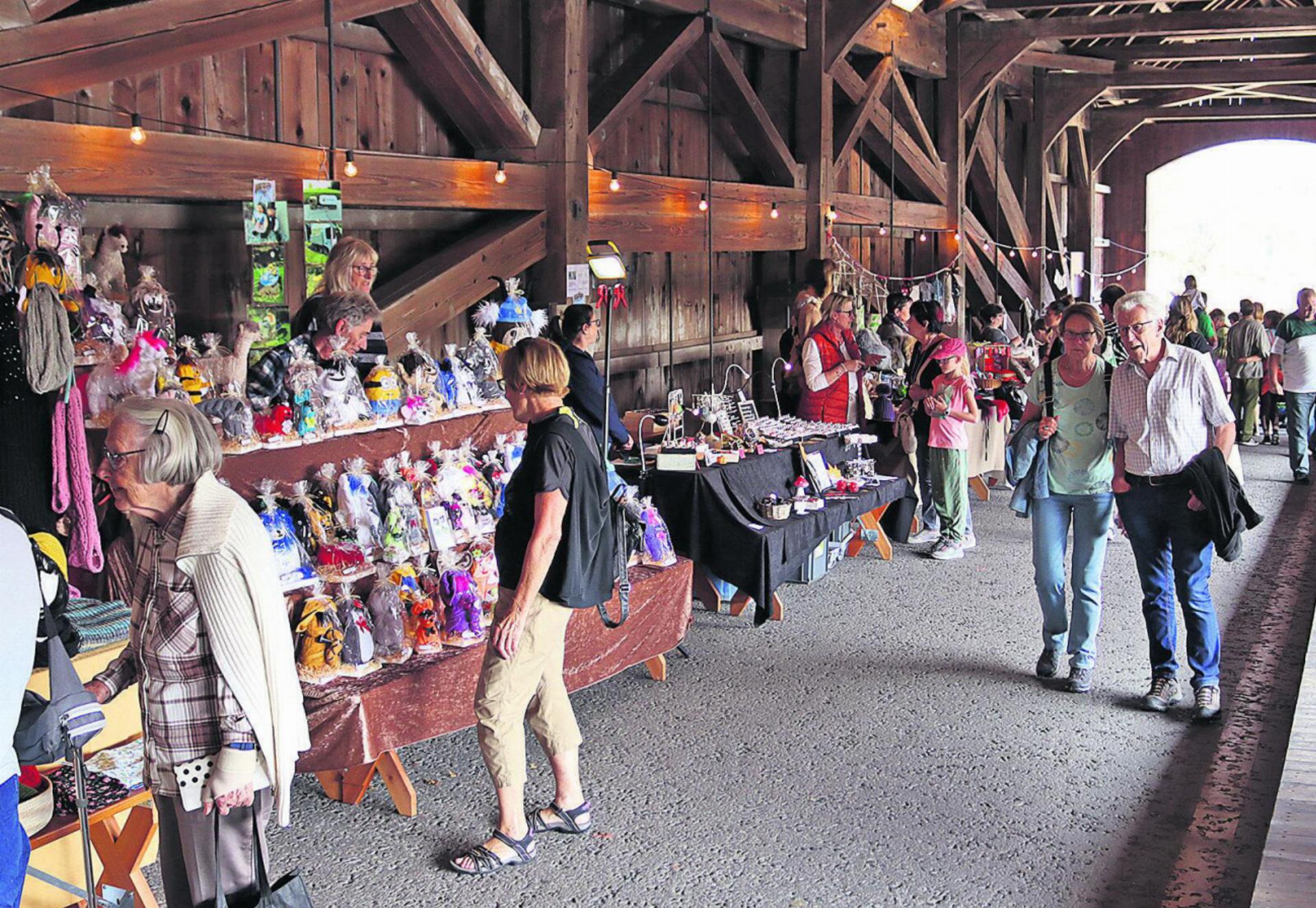 Der nostalgische Markt lockte auch in diesem Jahr viele Besuchende an die Kantonsgrenze. Fotos: eh