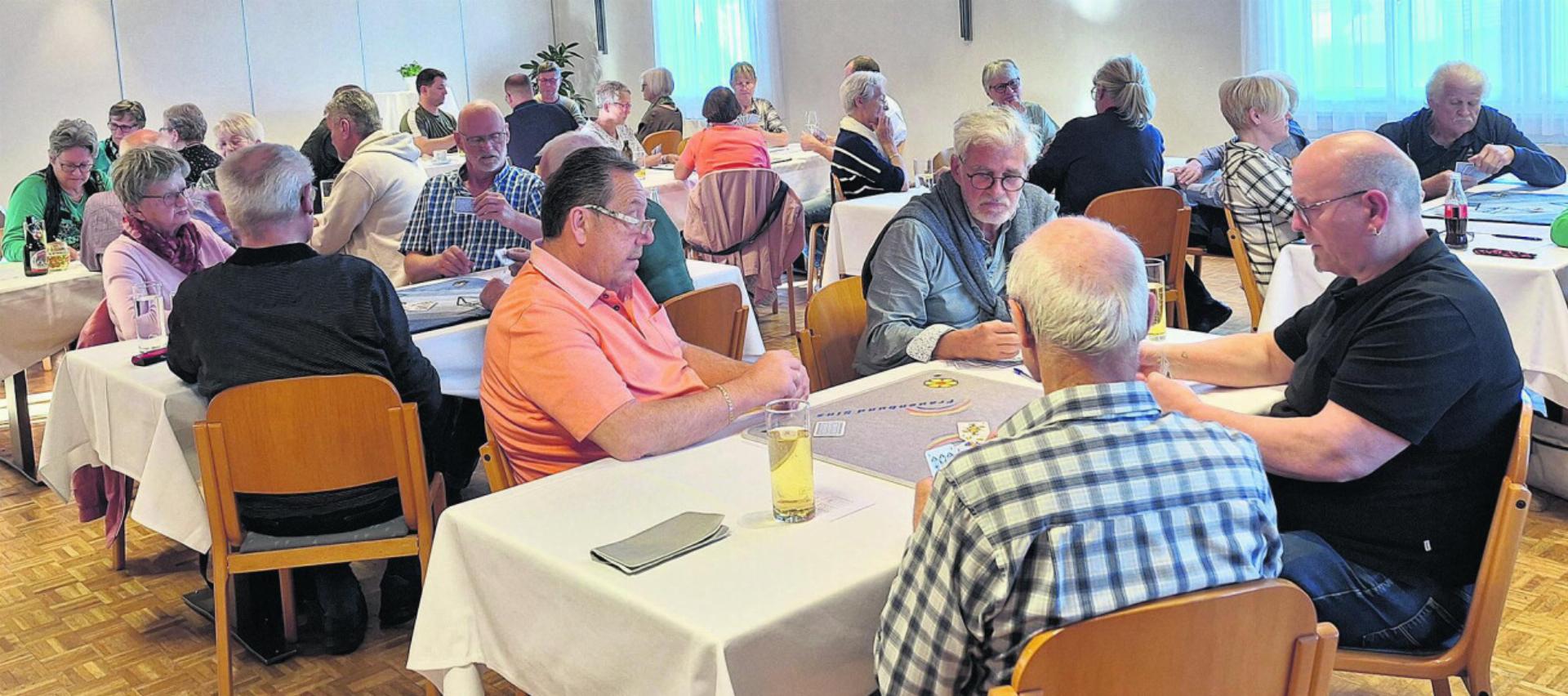 Hobby-Jasser beim Plausch-Jass in Sins