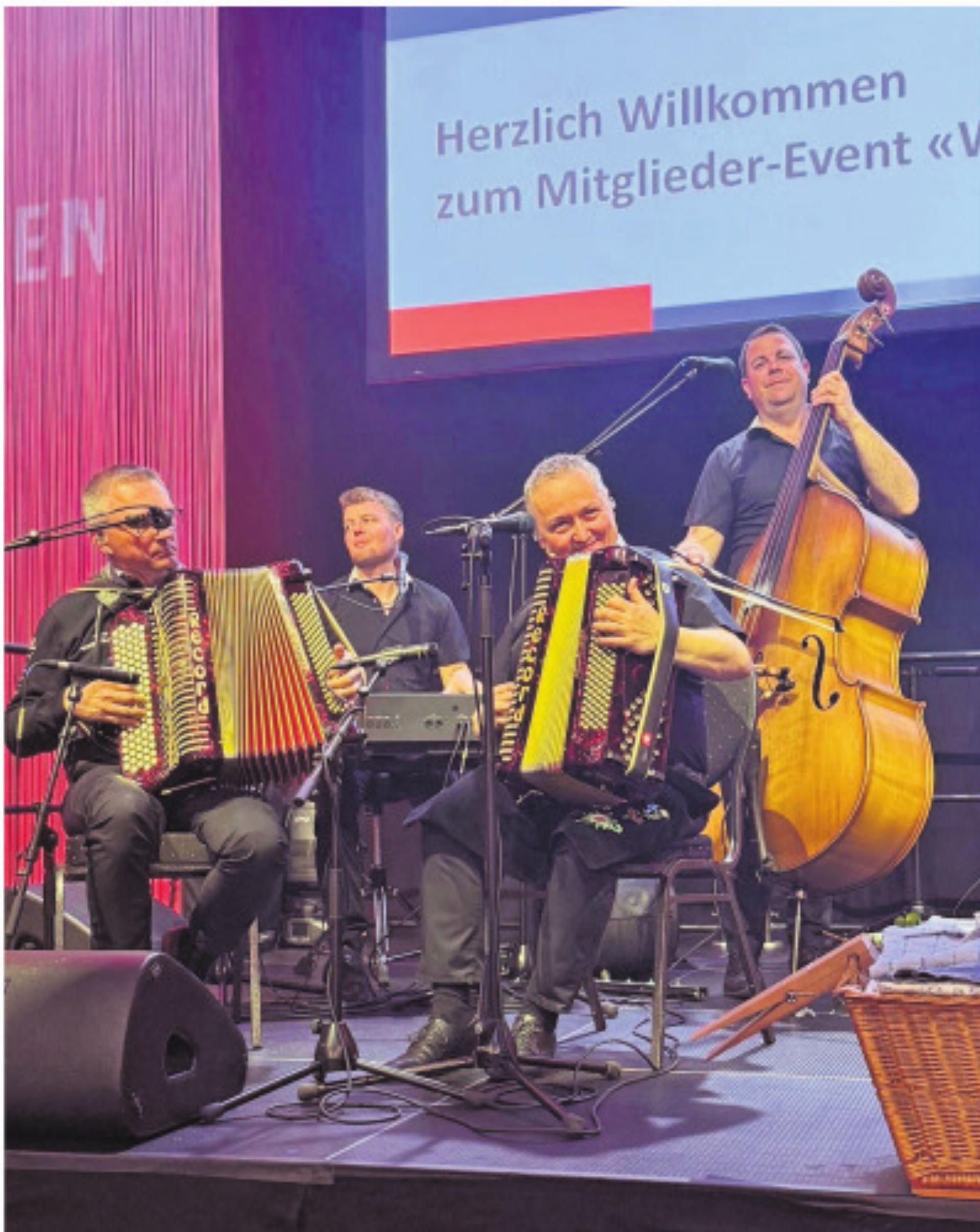 Kulinarik und viel «waschächtes» für die Mitglieder der Raiffeisenbank Reuss-Lindenberg - Das Bild wird blockiert. – Möglicherweise durch einen aktiven Adblocker.