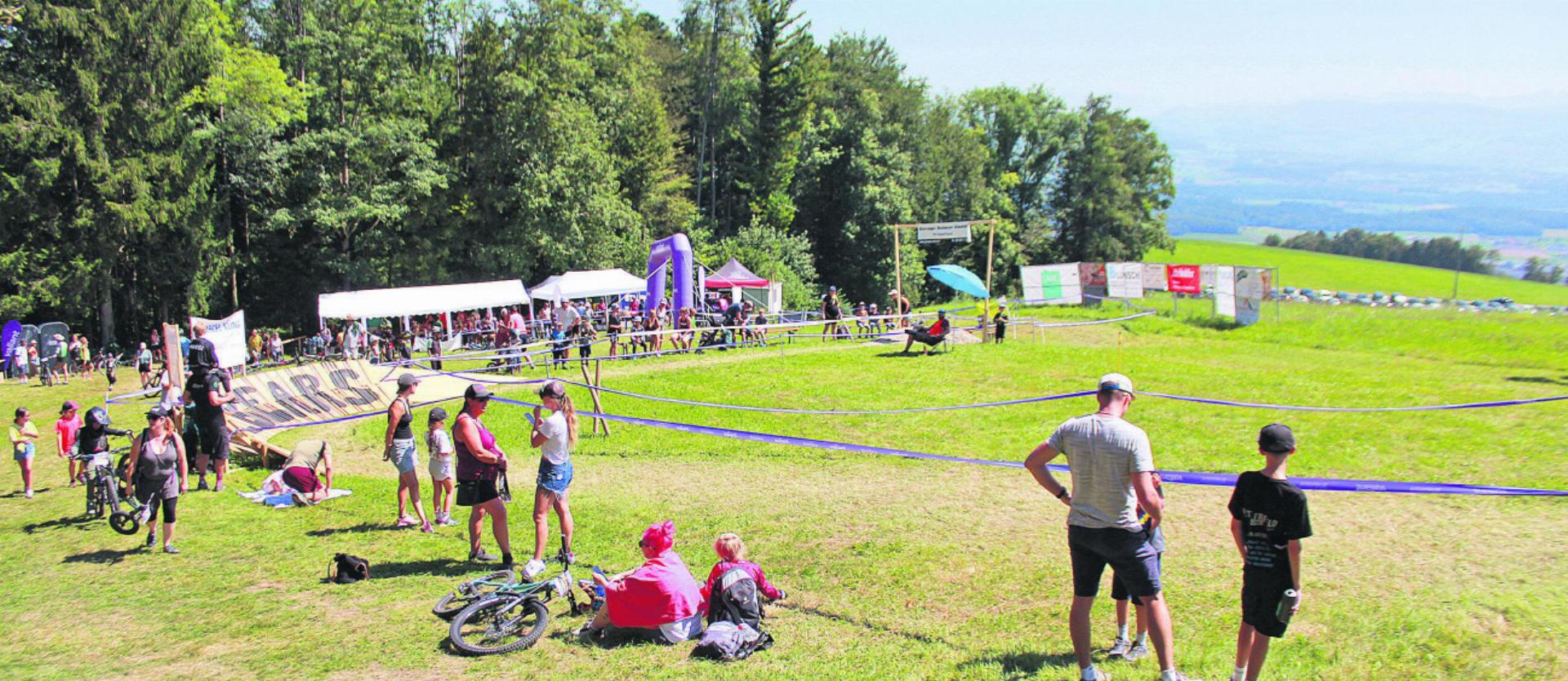 Bike-Rennen auf der Skipiste Horben