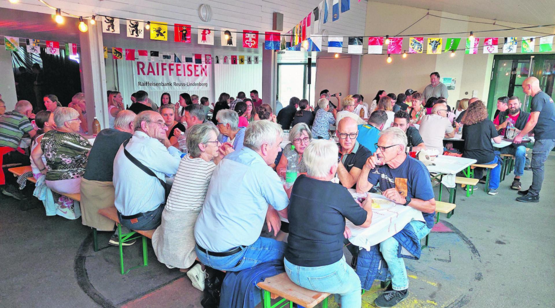Gemütliche Bundesfeier dank der Feuerwehr