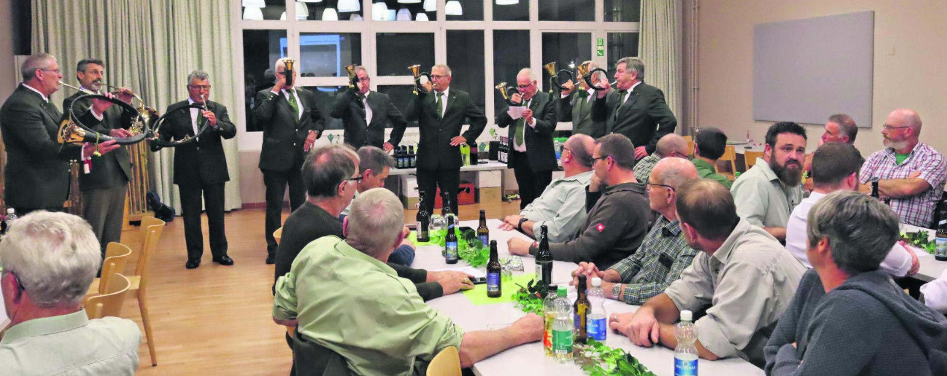 Die Jagdhornbläsergruppe «Freiämter Dachse» umrahmte die Versammlung musikalisch. Fotos: eh