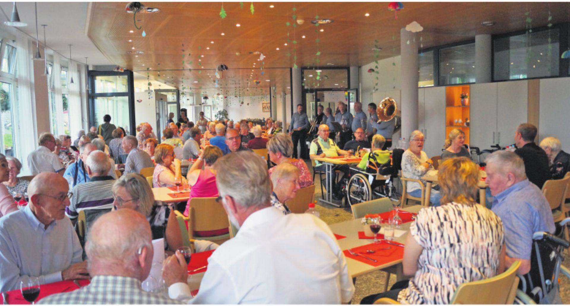 Top-Stimmung am Grillfest im Zentrum Aettenbühl - Das Bild wird blockiert. – Möglicherweise durch einen aktiven Adblocker.