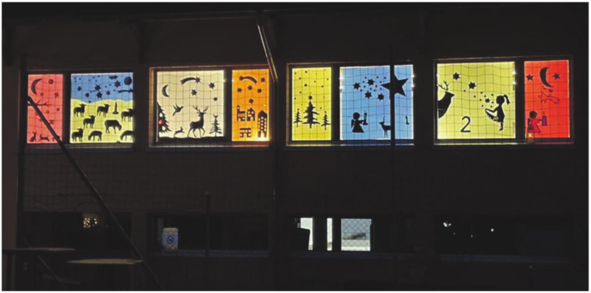 Dietwil leuchtete: Adventsfenster vom Frauenbund - Das Bild wird blockiert. – Möglicherweise durch einen aktiven Adblocker.