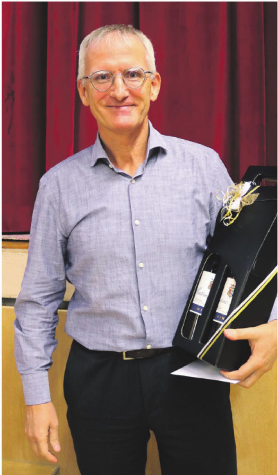 Thomas Schwarzentruber wurde wertschätzend verabschiedet. Thomas Schwarzentruber wurde wertschätzend verabschiedet.