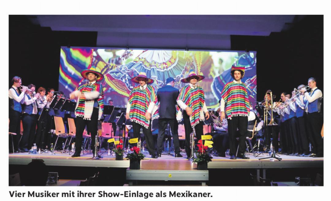 Vier Musiker mit ihrer Show-Einlage als Mexikaner. Vier Musiker mit ihrer Show-Einlage als Mexikaner.