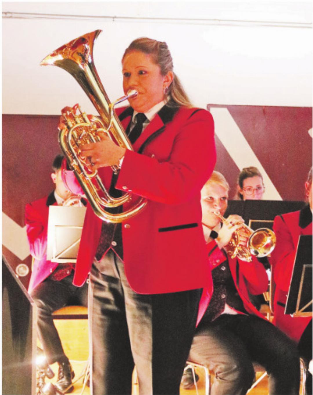 Angie Aeberhard beim Baritonsolo. Angie Aeberhard beim Baritonsolo.