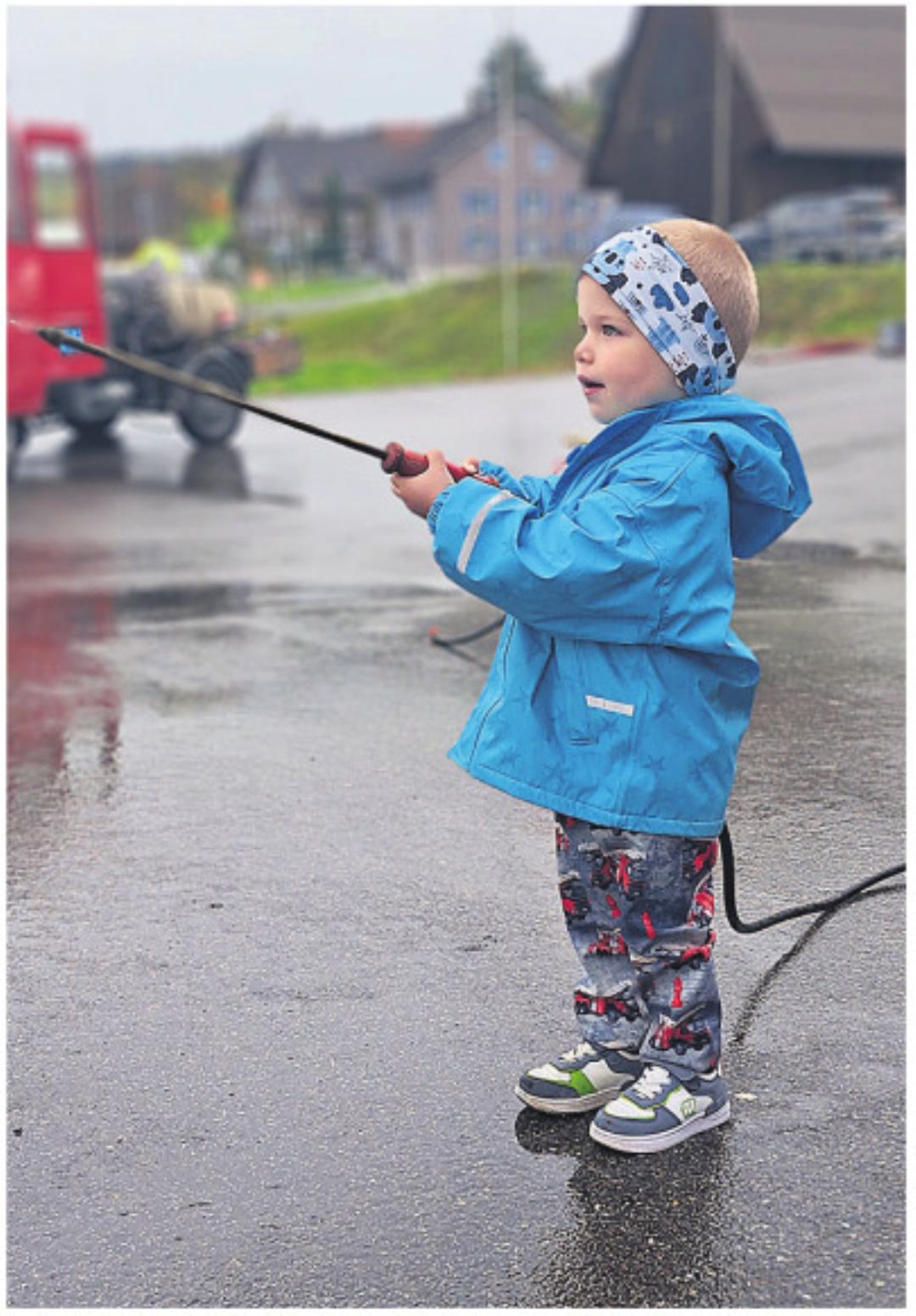 Keiner zu süss oder zu klein, um bei der Feuerwehr zu sein! Keiner zu süss oder zu klein, um bei der Feuerwehr zu sein!