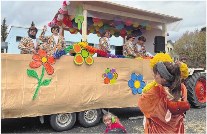 Wagen des Fussballclubs Sins am Kifasi-Umzug. Foto: zVg