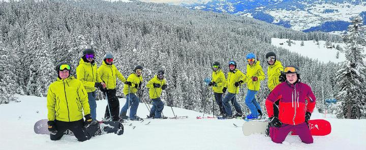 Der Skiclub Sins vor idyllischer Kulisse in Davos. Foto: zVg