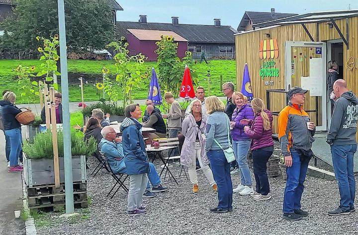 Der letzte Tischapéro vor der Winterpause beim Dorfladen Abtwil. Foto: zVg