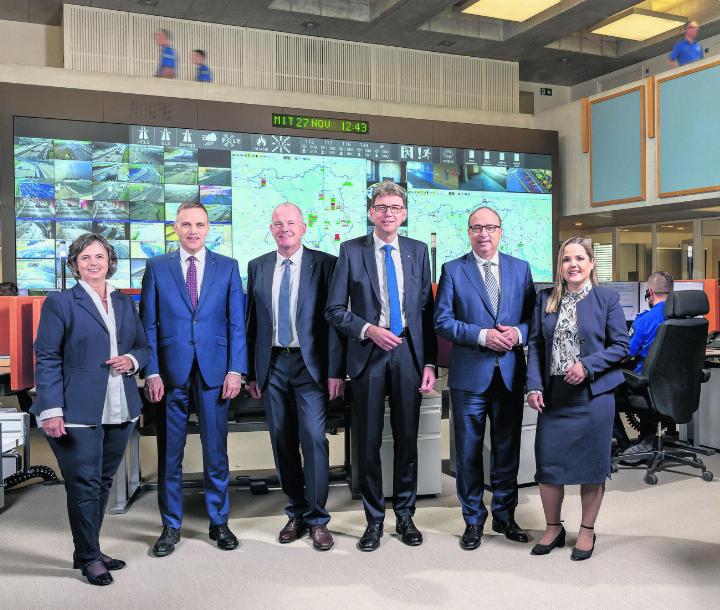 Staatsschreiberin Joana Filippi, Regierungsrat Jean-Pierre Gallati, Landstatthalter Stephan Attiger, Landammann Dieter Egli, Regierungsrat Dr. Markus Dieth, Regierungsrätin Martina Bircher (von links). Foto: zVg