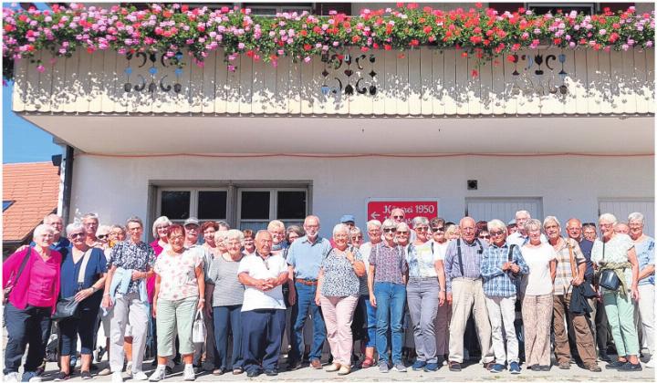 Vor der Schaukäserei im Emmental. Foto: zVg