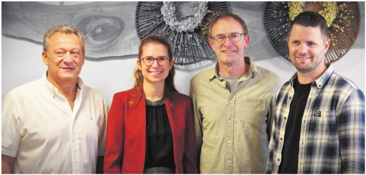 FDP-Ortsparteipräsident Alexander Eigensatz, neu gewählte Gemeinderätin Chiara Bühlmann sowie die gewählten Kommissionsmitglieder Albin Knüsel und Thomas Huwiler (von links). Foto: zVg