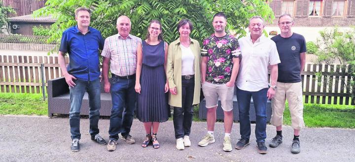 Ivan Konrad, Kassier, Josef Huwiler, Gemeindeammann, Chiara Bühlmann, Gemeinderatskandidatin, Franzisk Hirzel, Aktuarin, Thomas Huwiler, Kandidat Finanzkommission, Alexander Eigensatz, Präsident FDP Sins und Umgebung und Albin Knüsel, Kandidat Steuerkommission (von links). Foto: zVg