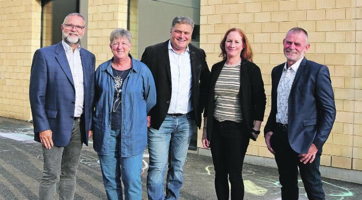 Der Mühlauer Gemeinderat macht weitreichende Projekte: Gemeindeammann Oliver Stöckli, Hanna Hoenig, Vizeammann Herbert Brunner, Johanna Jutz und Peter Suter (von links). Foto: ci