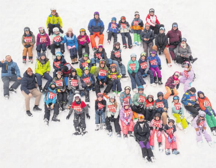 Alle bereit, für das Ski- oder Snowboardrennen. Foto: zVg