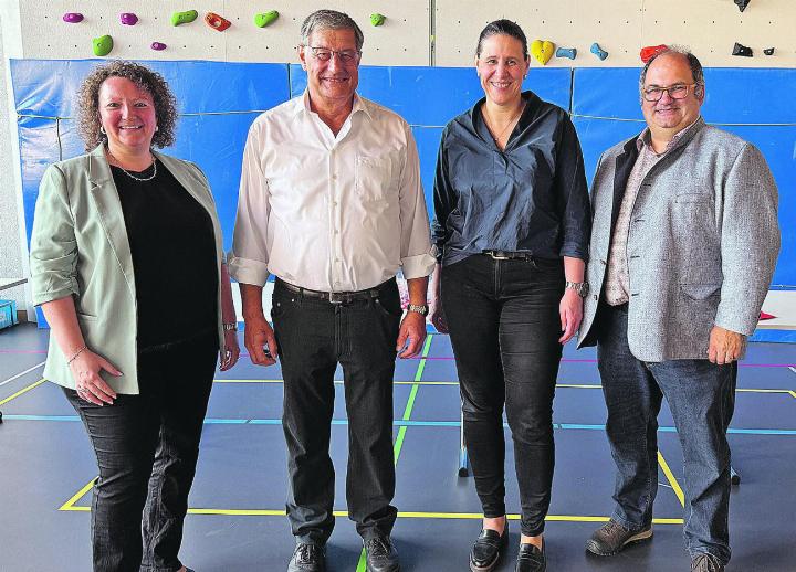 Der Dietwiler Gemeinderat: Andrea Gwerder, Pius Wiss, Beatrice Gisi und Theo Kern (von links). Mike Arnet war krankheitshalber abwesend. Foto: rah