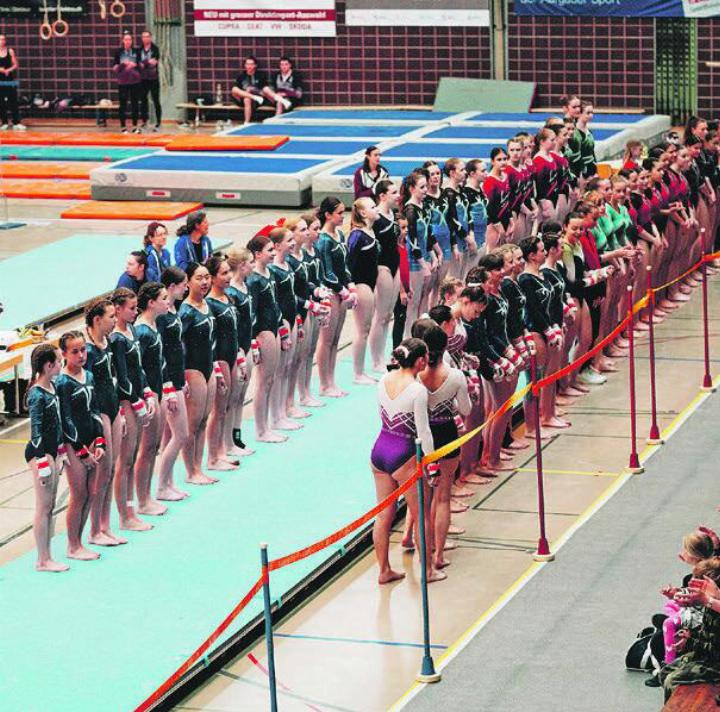 Turnerinnen beim Einmarsch zum K5-Wettkampf. Foto: zVg