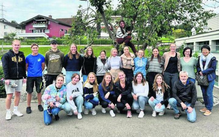 Die kreativen Köpfe des STV Mühlau traffen sich zum Basteln. Fotos: zVg