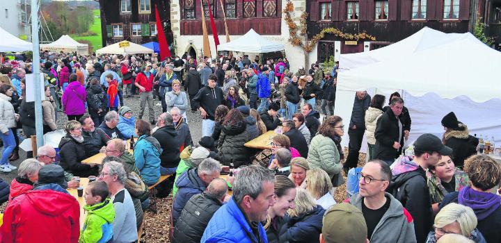 Die Besucher kamen in Scharen und genossen das gemütliche Beisammensein. Fotos: eh