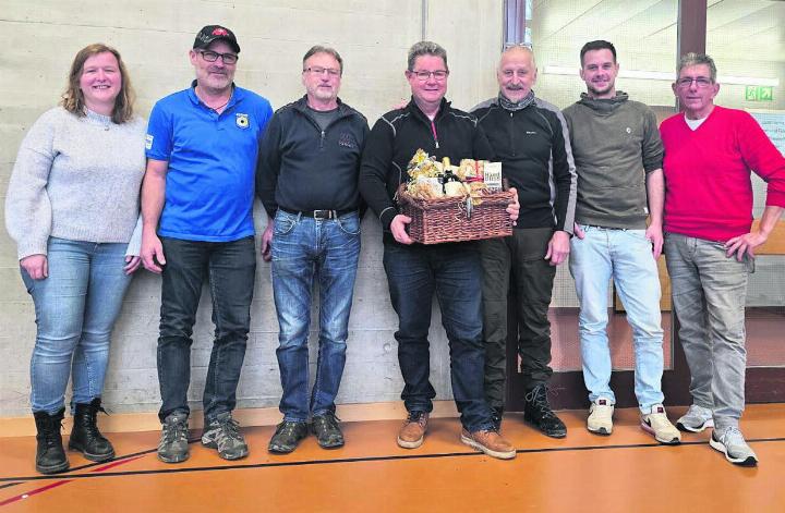 Der treffsichere Vorstand der Schützengesellschaft Boswil: Annemarie Keusch, Peter Huwiler, Beat Christen, Daniel Bucher, Willy Keusch, Reto Koch und Walter Köpfli (von links). Foto: zVg