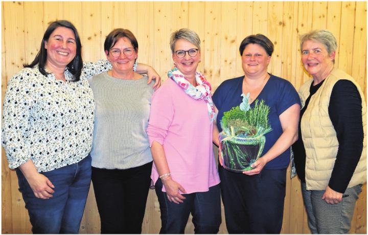 Sie leiten die Geschicke der Apéro-Chuchi: Mirjam Staub, Rosane Müller, Claudia Merk, Désirée Weingartner und Lisbeth Wilmes (von links). Fotos: zVg