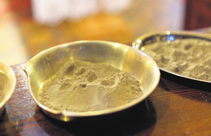 Ascheschalen, wie sie bei der Ascheauflegung verwendet werden. Foto: Pixabay