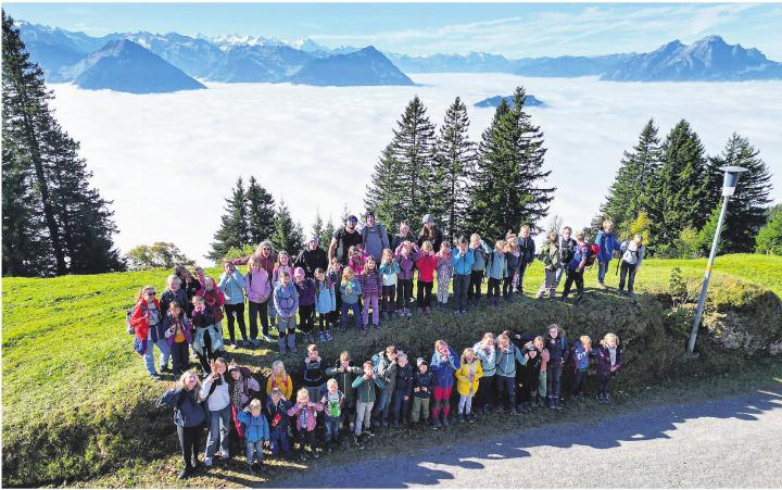 Tolle Aussicht von der sonnigen Rigi auf das Nebelmeer im Tal. Foto: zVg