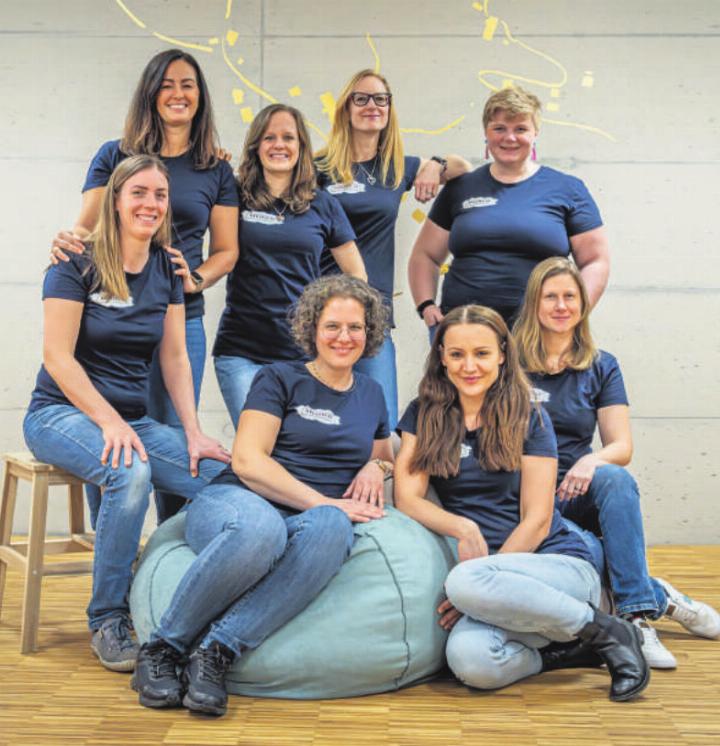 Vorstand Kreativ77: Edith Mathis, Wioleta Stelmaszyk, Flavia Braun, Miriam Bräun, Dardane Tetaj, Nadine Zaugg, Daniela Burkhard, Silke Malota (von links). Foto: zVg