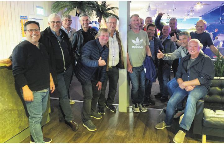 Die Gönnervereinigung vom FC Sins beim Bowling. Foto: zVg
