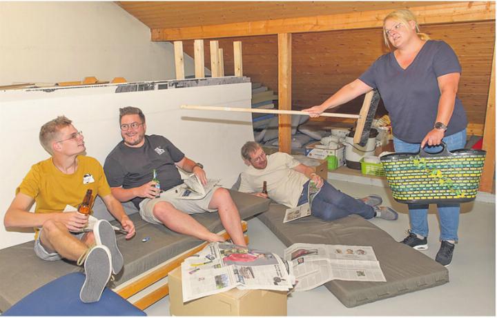 Roswita, die gute Seele der drei Tagediebe, gibt den Takt an. Foto: zVg Roswita, die gute Seele der drei Tagediebe, gibt den Takt an. Foto: zVg