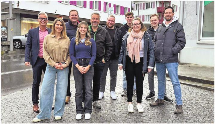 Pius Vogel, Fabienne Isenegger, Thomas Huber, Sereina Vogel, Reto Krebs, Cédric Arnold, Tim Sterba, Jasmin Arnold, Lukas Vogt und Stefan Karrer (von links). Foto: zVg