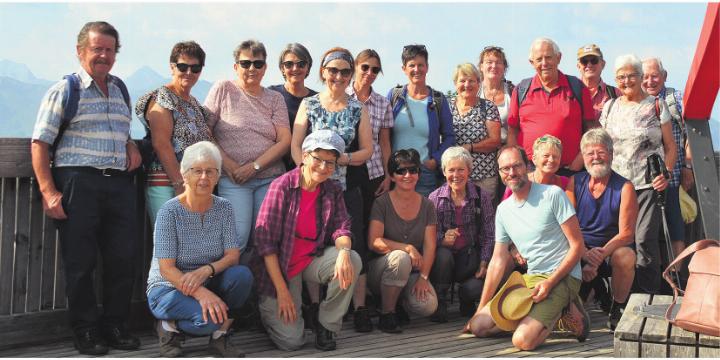 Kirchenchor Dietwil in der luftigen Höhe der Rotenflue-Terrasse. Fotos: zVg