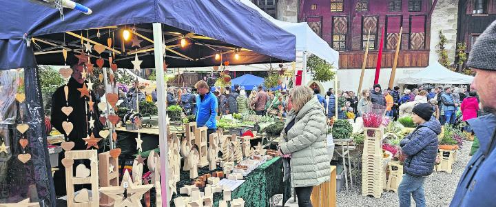 Rund achtzig Marktstände verwandelten das Städtchen in eine Wunderwelt. Fotos: eh