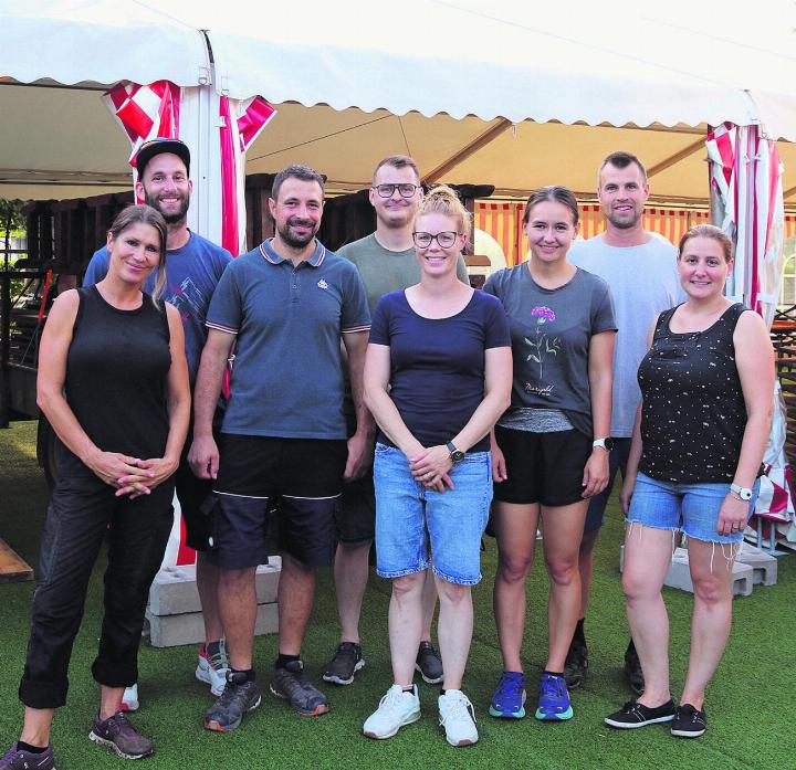 Das engagierte junge OK: Fabienne Isenegger, Daniel Müller, Adrian Ettlin, Jan Rüttimann, Doris Felber, Jasmin Villiger, Benjamin Zumbühl und vom Verein Schule Aettenschwil Pia Huwiler (von links).