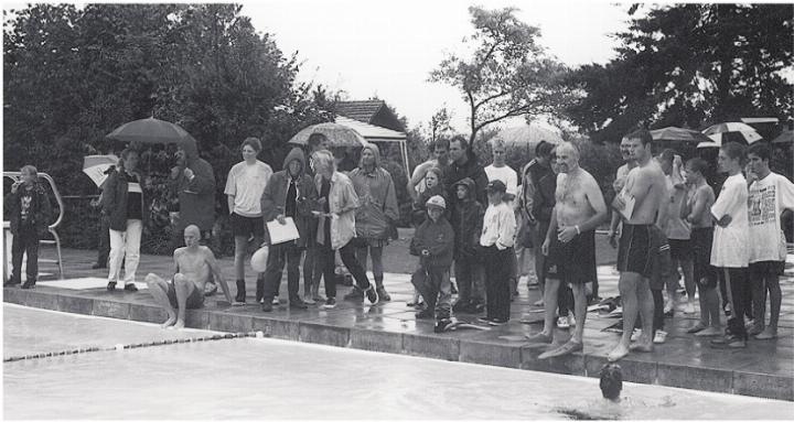 Spiel und Spass am Dietwiler Dorffest trotz strömendem Regen. Foto: Anzeiger Archiv