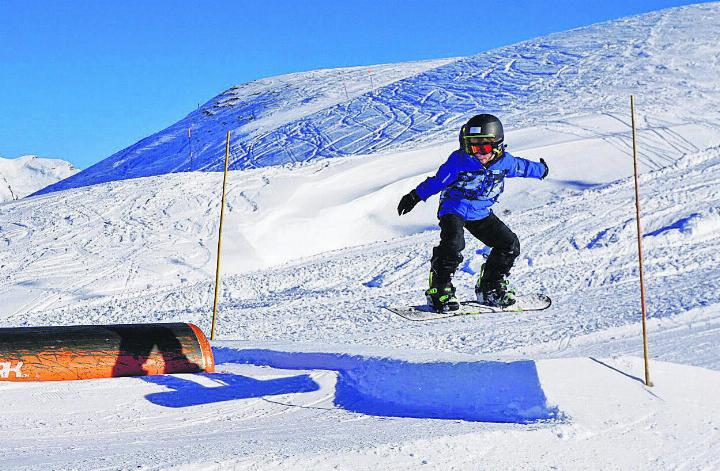 Die Kinder verbrachten drei Tage bei wunderschönem Wetter mit Snowboard