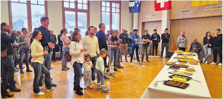 Gemeinderat und Kulturkommission luden die Dorfbevölkerung zum Neujahrsapéro ein. Foto: eh