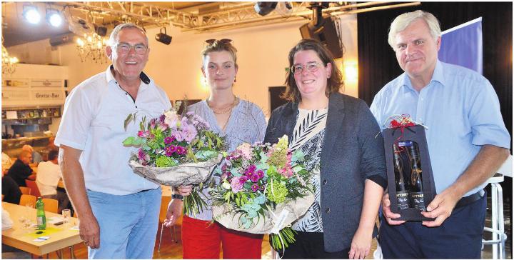 Sie ermöglichten einen informativen Austausch zum Thema «Abschaffung des Eigenmietwerts»: Gastgeber Thomas Räber, Präsident HEV Freiamt, Mia Jenni, Co-Fraktionspräsidentin der SP Aargau, Jeanine Glarner, FDP-Grossrätin und Präsidentin HEV Aargau, sowie Moderator Mathias Küng (von links). Fotos: tst